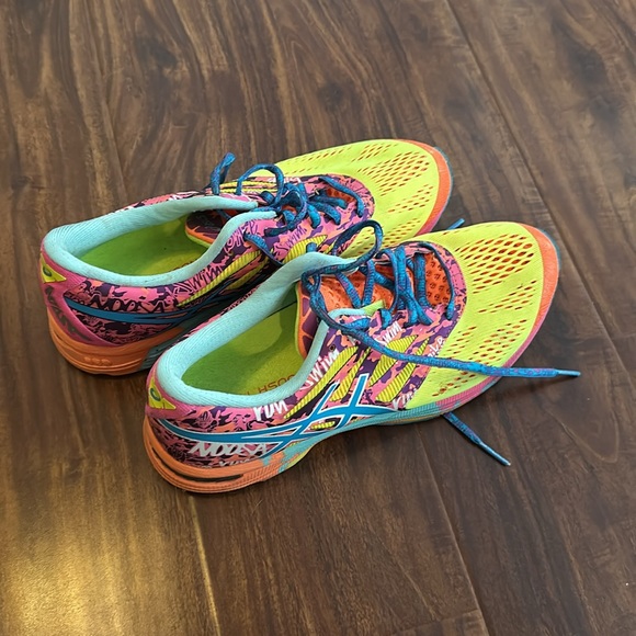 ASICS - Picture 2 of 4